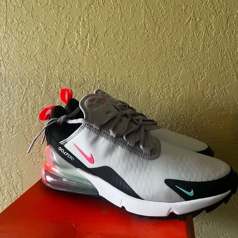 NIKE GOLF SHOES NWT